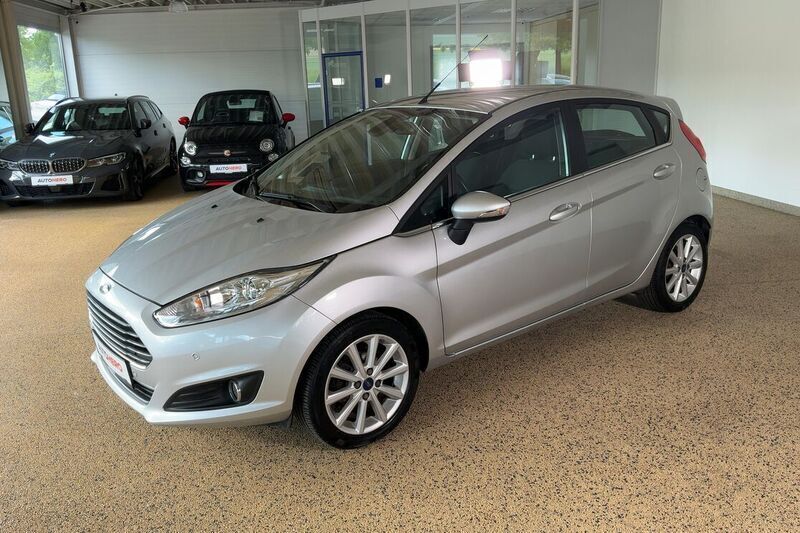 Silber Gebraucht 2016 Ford Fiesta Titanium Kleinwagen | 8.620 € (Fairer Preis) - Bild 1/4