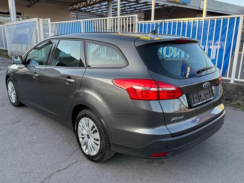 Gebraucht Ford Focus Trend 95 PS (69 kW) 2015 Grau Kombi