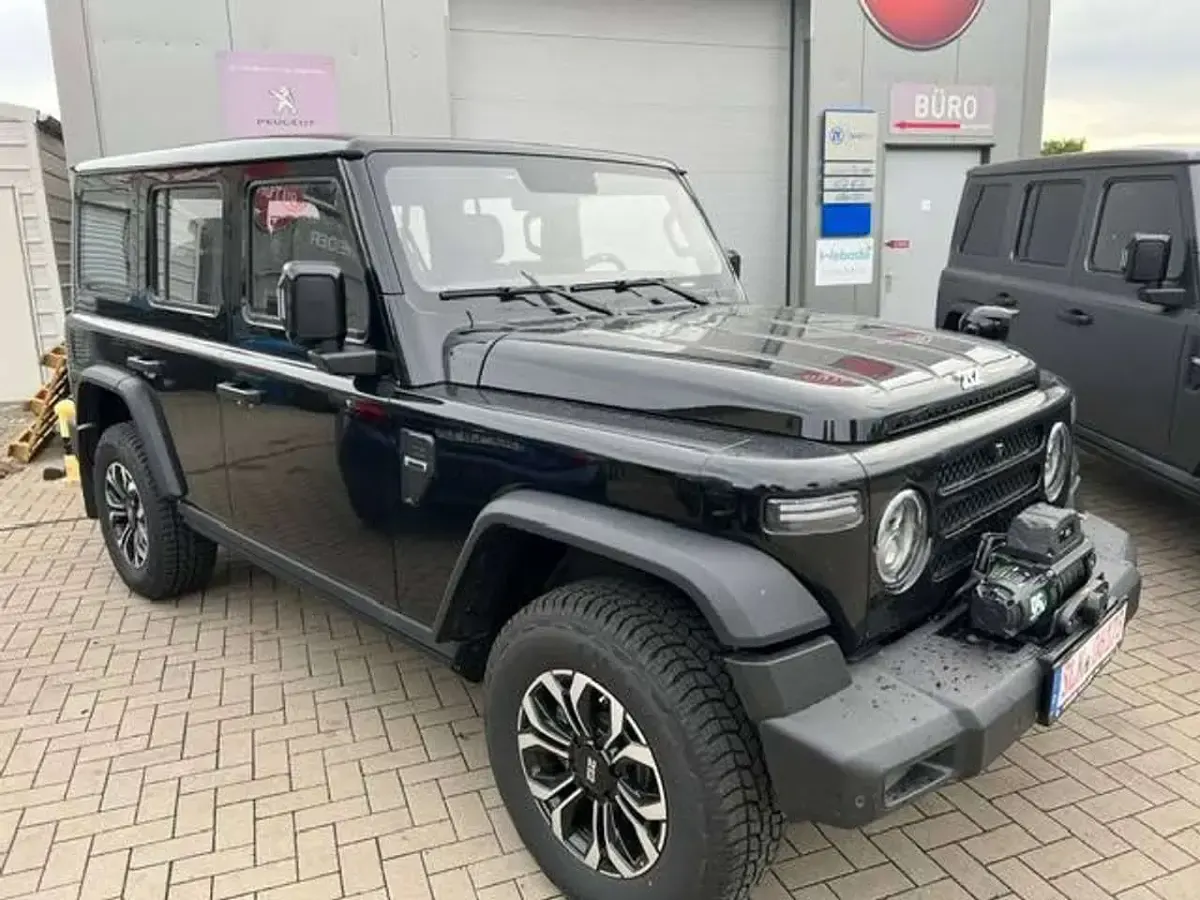 Neu BAW 212 166 PS (122 kW) 2026 Schwarz und graumatt SUV