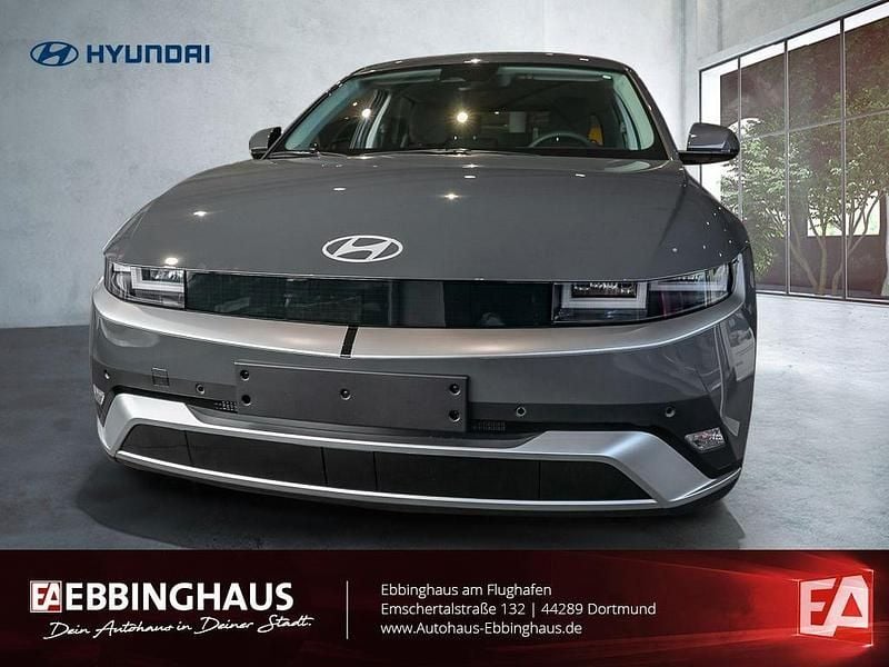 Grau Neu 2025 Hyundai Ioniq 5 Basis SUV | 39.899 € (Etwas zu teuer) - Bild 1/4