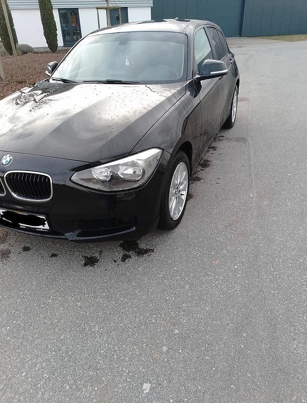 Gebraucht BMW 114 102 PS (75 kW) 2014 Schwarz Kleinwagen