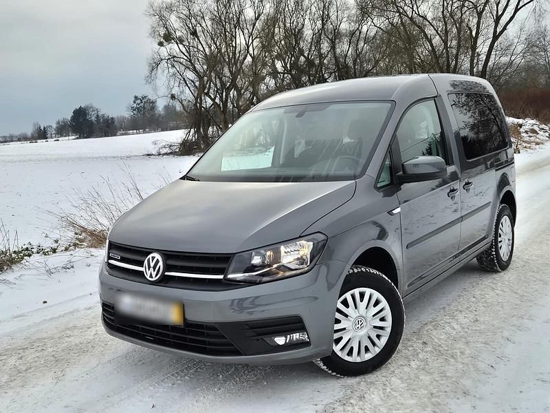 Grau Gebraucht 2018 VW Caddy Van / Kleinbus | 15.990 € (Teuer) - Bild 1/4