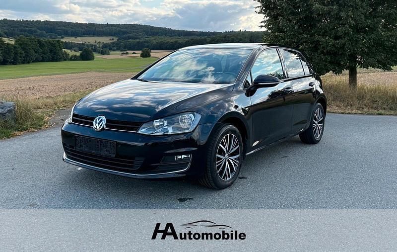 Schwarz Gebraucht 2016 VW Golf VII Allstar Limousine | 10.790 € (Fairer Preis) - Bild 1/4
