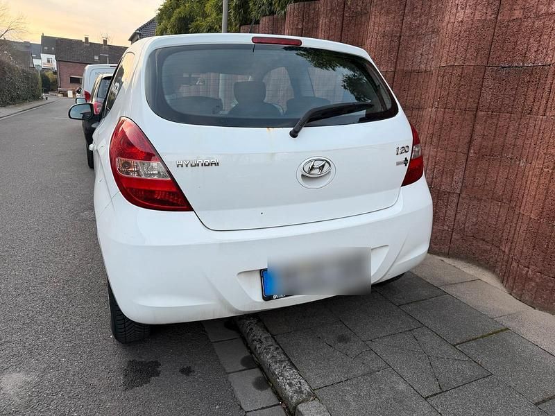 Gebraucht Hyundai i20 84 PS (61 kW) 2011 Schwarz Kombi