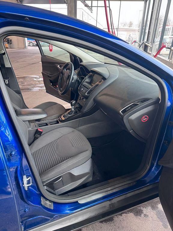 Gebraucht Ford Focus Titanium 125 PS (91 kW) 2014 Blau Limousine