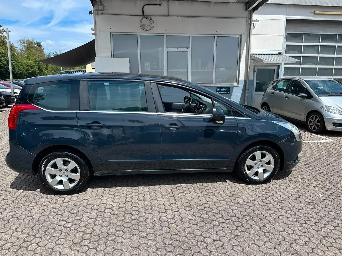 Gebraucht Peugeot 5008 Premium 111 PS (81 kW) 2010 Blau Van / Kleinbus