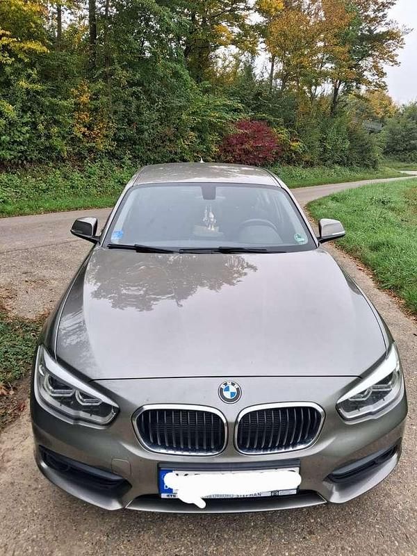 Grau Gebraucht 2015 BMW 118 Kleinwagen | 14.800 € (Teuer) - Bild 1/4