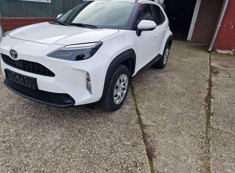 Weiß Gebraucht 2025 Toyota Yaris Cross Business Edition SUV | 25.000 € (Fairer Preis) - Bild 1/4
