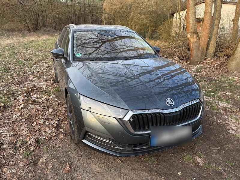 Second-hand Skoda Octavia First Edition 150 CP (110 kW) 2020 Gri Break
