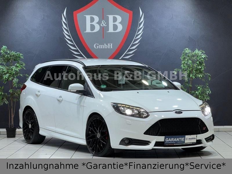 Weiß Gebraucht 2014 Ford Focus ST Kombi | 12.990 € (Teuer) - Bild 1/4