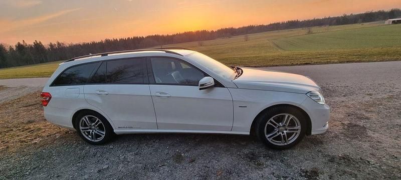 Weiß Gebraucht 2011 Mercedes 250 Limousine | 14.300 € (Etwas zu teuer) - Bild 1/4