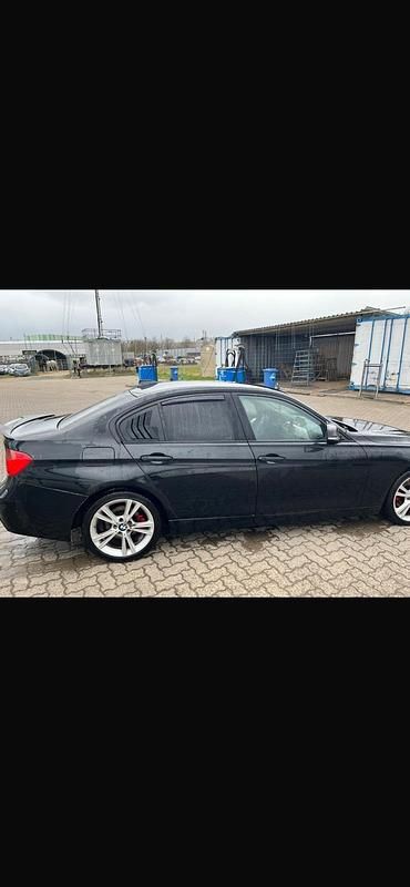 Gebraucht BMW 320 190 PS (139 kW) 2015 Schwarz Limousine