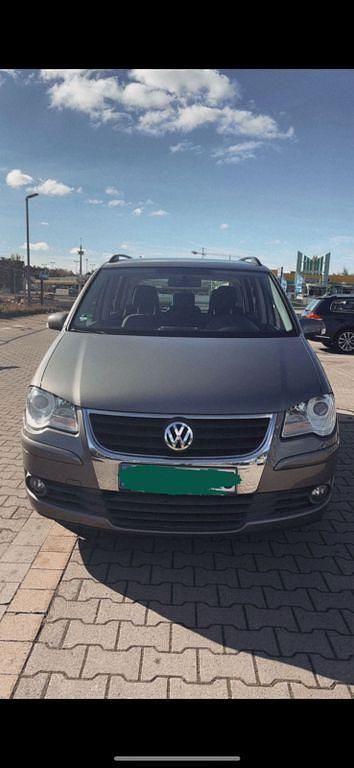 Grau Gebraucht 2009 VW Touran Conceptline Van / Kleinbus | 3.100 € (Guter Preis) - Bild 1/4