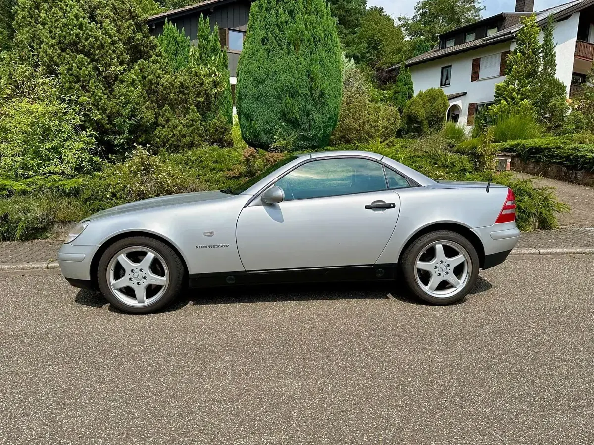 Gebraucht Mercedes SLK230 193 PS (141 kW) 1996 Silber Cabrio