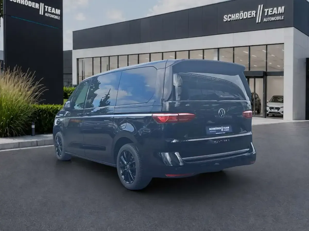 Gebraucht VW Multivan Style 150 PS (110 kW) 2025 Deep black perleffekt Van / Kleinbus