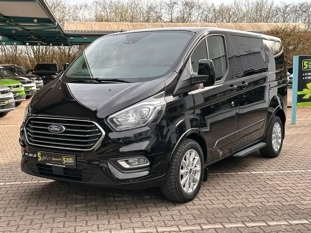 Gebraucht Ford Tourneo Titanium 150 PS (110 kW) 2022 Obsidianschwarz metallic Van / Kleinbus