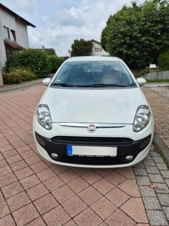 Weiß Gebraucht 2010 Fiat Punto Evo Racing Kleinwagen | 3.500 € (Fairer Preis) - Bild 1/4