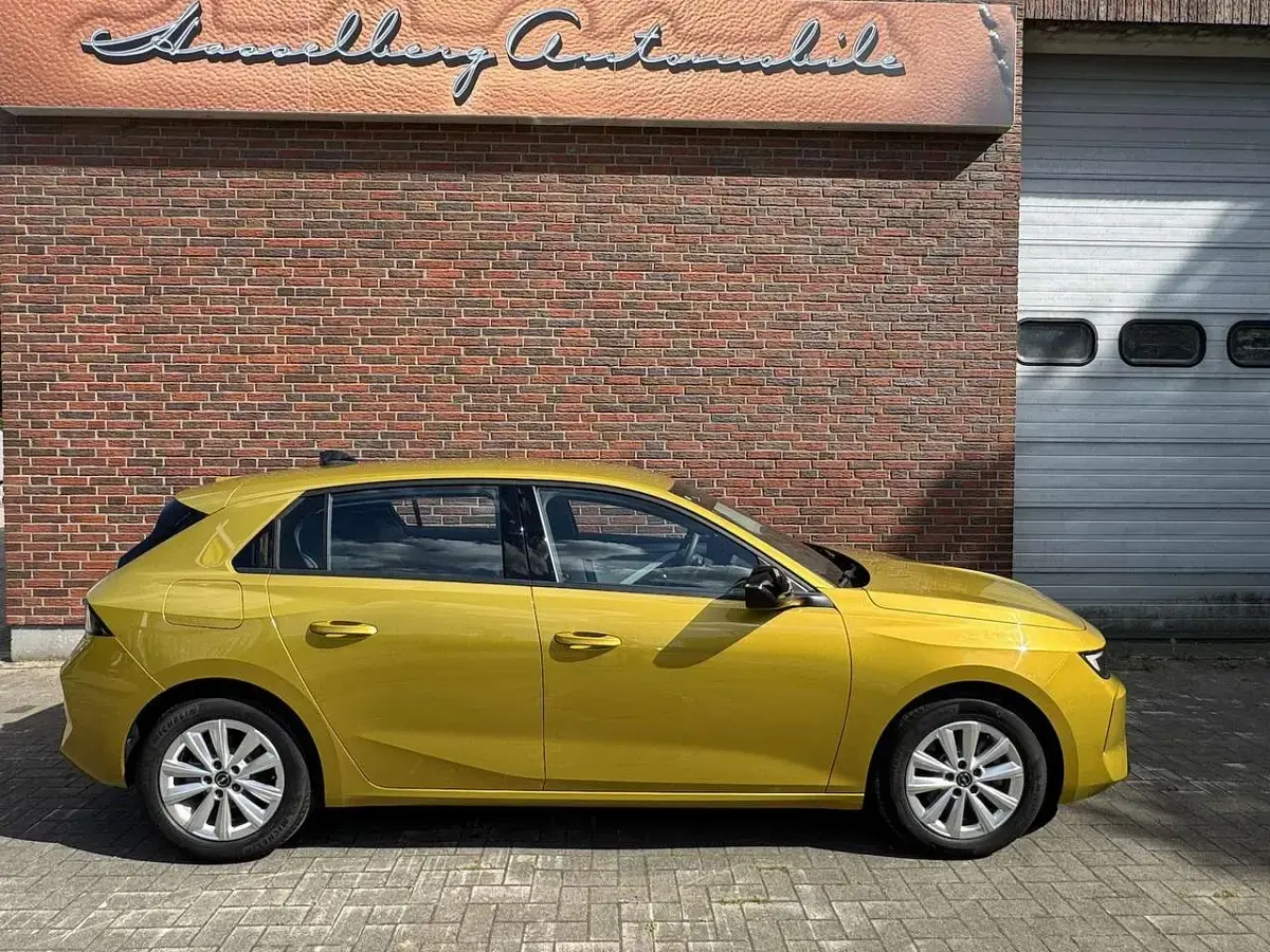 Gebraucht Opel Astra 131 PS (96 kW) 2023 Gelb Limousine