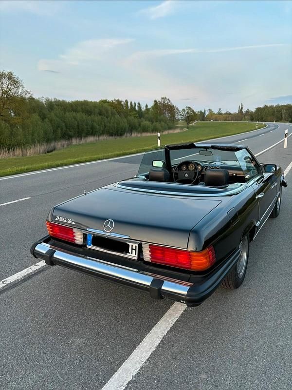 Gebraucht Mercedes SL380 218 PS (160 kW) 1981 Schwarz Cabrio