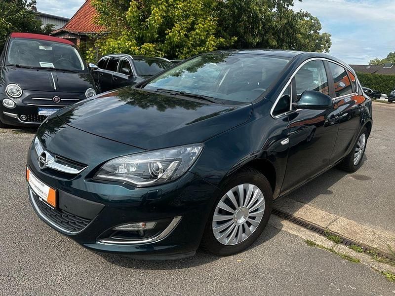 Grün Gebraucht 2015 Opel Astra Exklusiv Limousine | 7.999 € (Guter Preis) - Bild 1/4