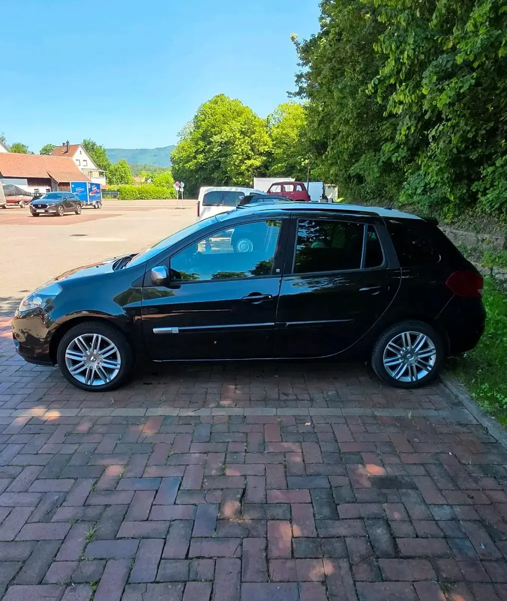Gebraucht Renault Clio GrandTour 100 PS (73 kW) 2011 Schwarz Kombi