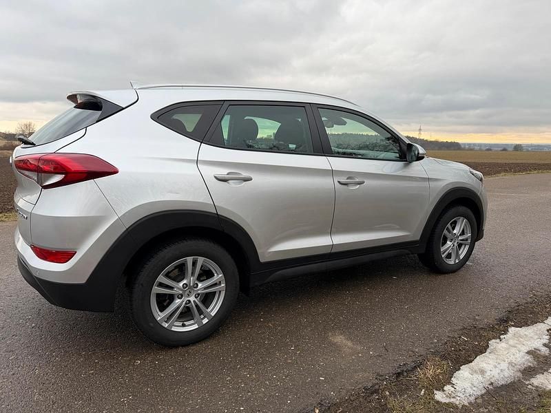 Gebraucht Hyundai Tucson 116 PS (85 kW) 2017 Grau SUV