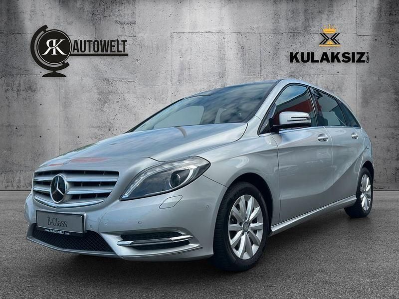 Silber Gebraucht 2012 Mercedes B200 Van / Kleinbus | 13.976 € (Fairer Preis) - Bild 1/4