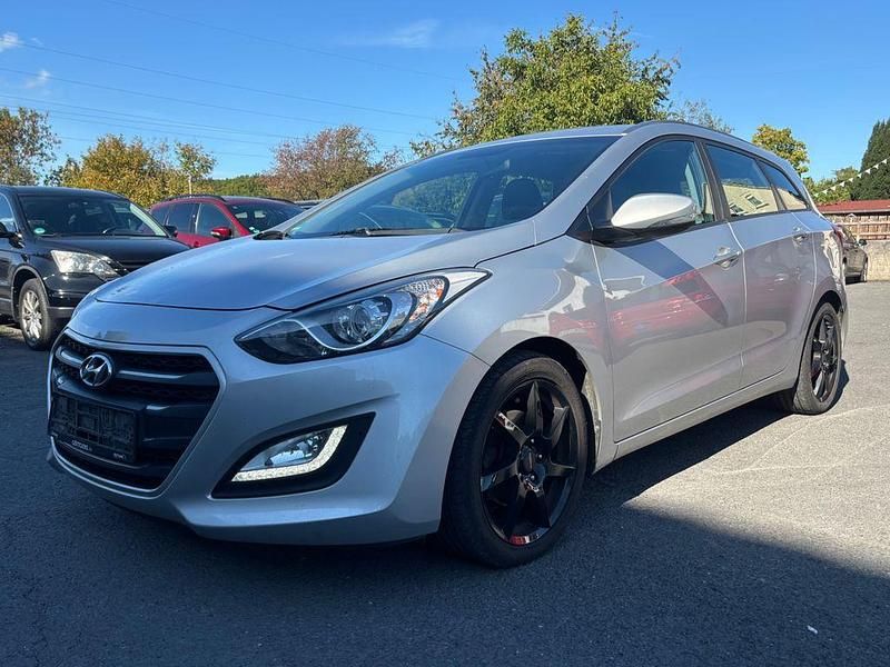 Gebraucht Hyundai i30 Style 110 PS (80 kW) 2017 Silber Kombi