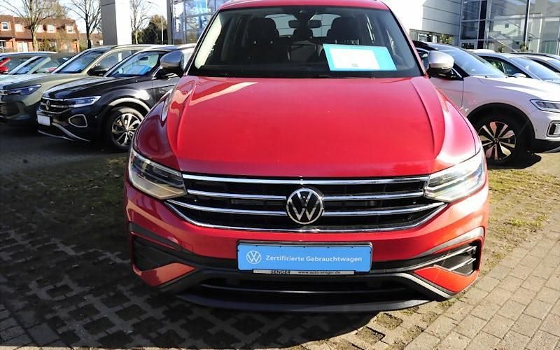 Gebraucht VW Tayron Life 150 PS (110 kW) 2023 Rot SUV