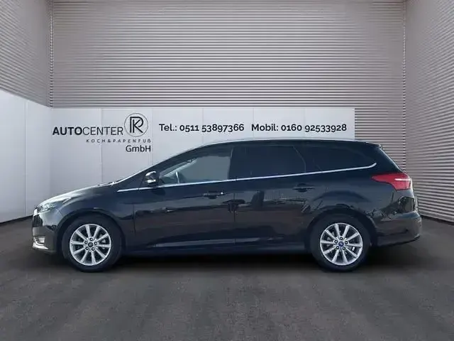 Gebraucht Ford Focus Titanium 125 PS (91 kW) 2015 Schwarz Limousine