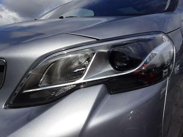 Silber metallic Gebraucht 2021 Peugeot Traveller Allure Van / Kleinbus | 36.900 € (Fairer Preis) - Bild 1/4