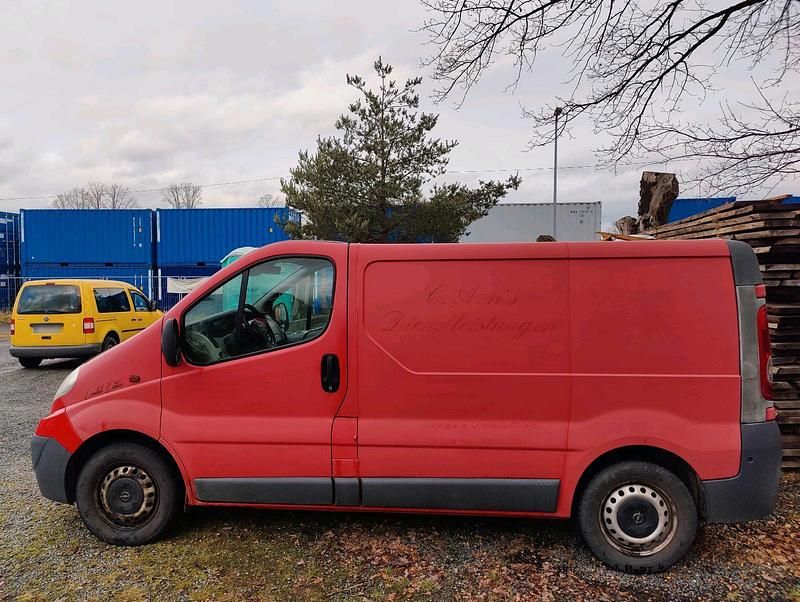 Używany Opel Vivaro 144 KM (105 kW) 2007 Czerwony Minivan