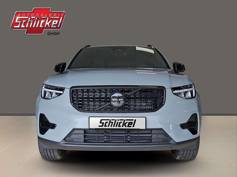 Neu Volvo XC40 Plus 163 PS (119 kW) 2025 Vapour grey SUV