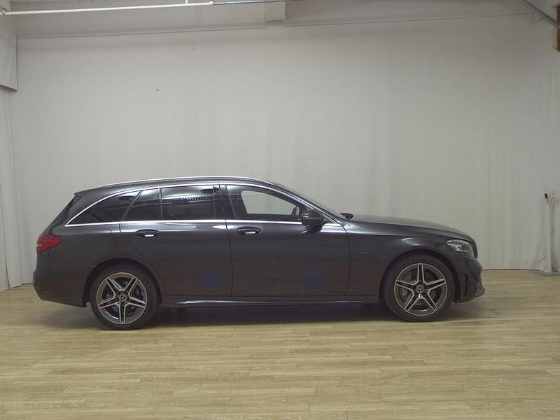 Grau Gebraucht 2021 Mercedes C300e AMG line Limousine | 25.480 € (Superpreis) - Bild 1/4