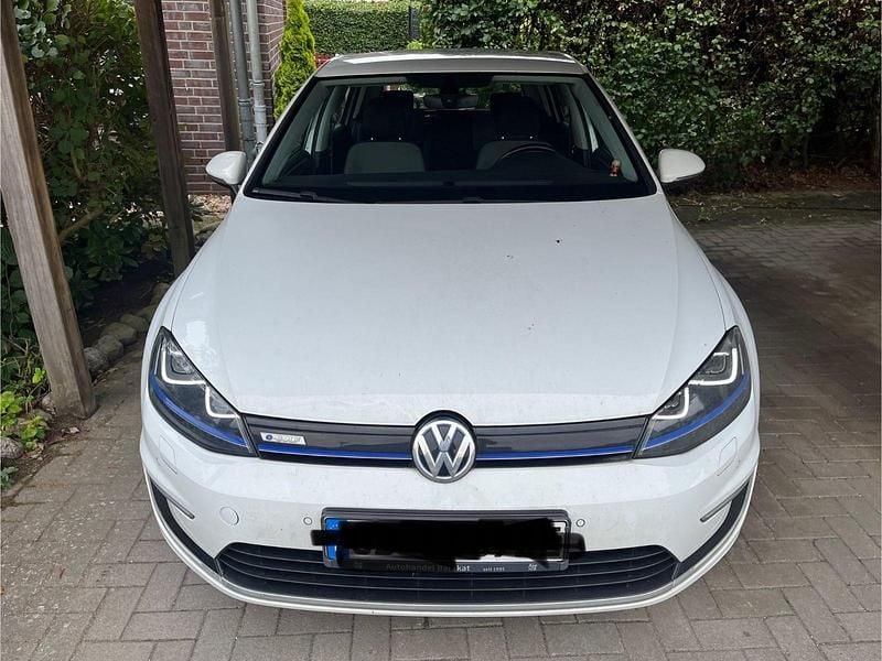 Weiß Gebraucht 2017 VW e-Golf Comfortline Kleinwagen | 10.500 € (Guter Preis) - Bild 1/4