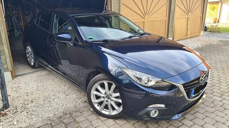 Blau Gebraucht 2015 Mazda 3 Sports-Line Limousine | 12.500 € (Fairer Preis) - Bild 1/4