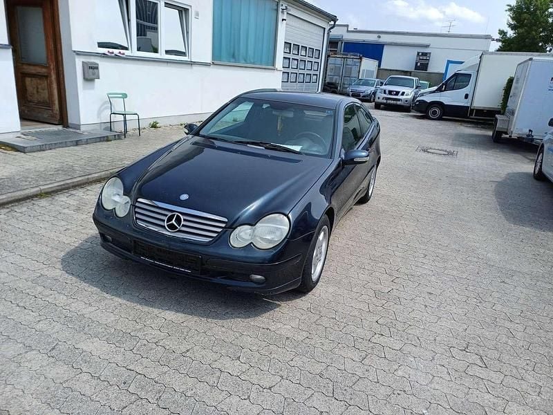 Smaragdschwarz metalliclack Gebraucht 2003 Mercedes C200 Coupé | 3.000 € (Fairer Preis) - Bild 1/4