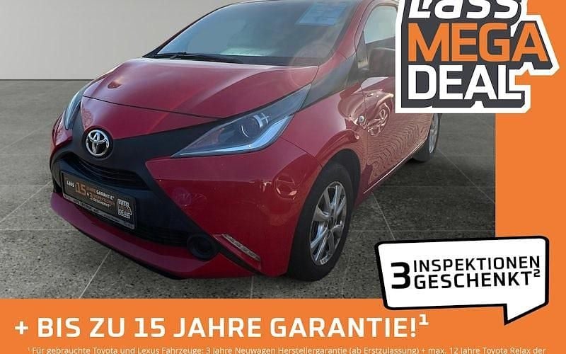Rot Gebraucht 2016 Toyota Aygo Business Edition Kleinwagen | 6.980 € (Fairer Preis) - Bild 1/4