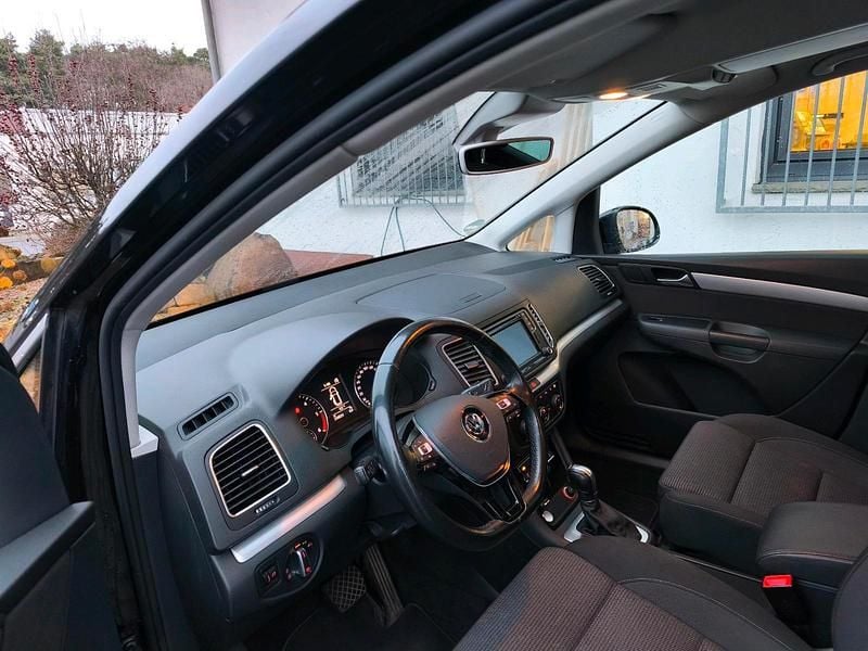 Gebraucht VW Sharan 183 PS (134 kW) 2016 Schwarz Van / Kleinbus
