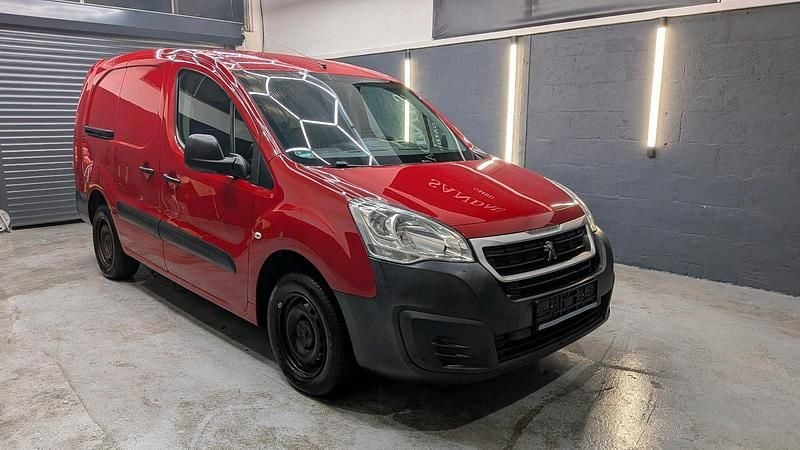 Rot Gebraucht 2016 Peugeot Partner Van / Kleinbus | 6.500 € (Fairer Preis) - Bild 1/4