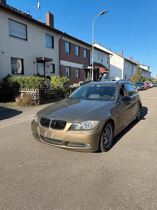 Gebraucht BMW 318 129 PS (94 kW) 2006 Gold Kombi