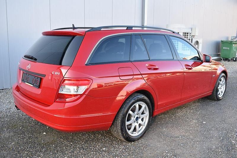 Gebraucht Mercedes C220 170 PS (125 kW) 2011 Rot Limousine