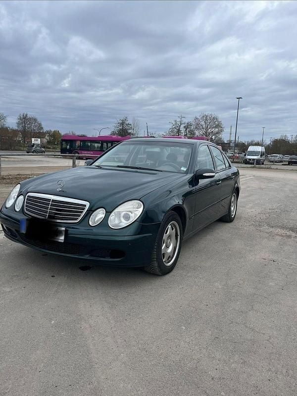 Gebraucht Mercedes E220 Classic 150 PS (110 kW) 2002 Grün Limousine