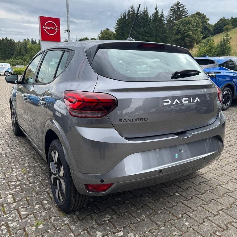 Neu Dacia Sandero Expression 91 PS (66 kW) 2025 Grau Kleinwagen