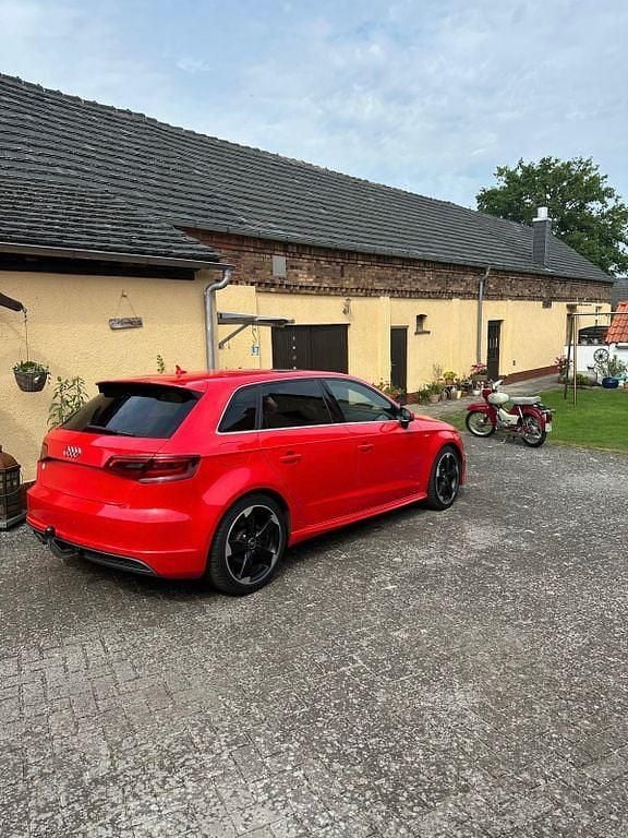 Gebraucht Audi A3 S-Line 150 PS (110 kW) 2014 Rot Limousine