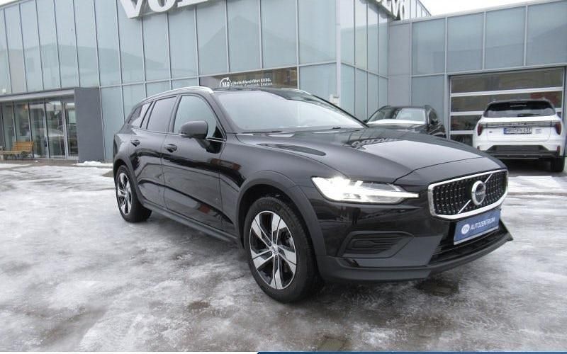 Gebraucht Volvo V60 CC Plus 197 PS (144 kW) 2024 Schwarz Kombi