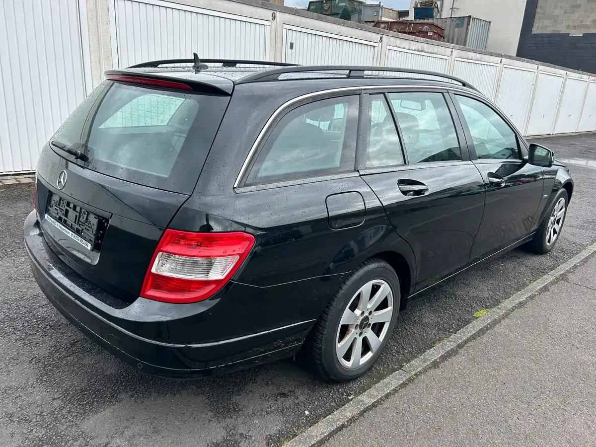 Gebraucht Mercedes C180 156 PS (114 kW) 2009 Schwarz Kombi