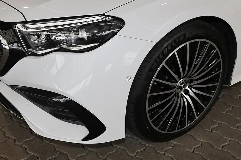 Gebraucht Mercedes E300 AMG 204 PS (150 kW) 2024 Manufaktur lack manufaktur opali Kombi