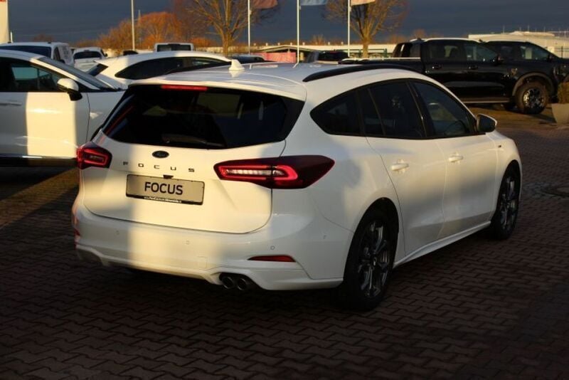 Gebraucht Ford Focus ST-Line 125 PS (91 kW) 2024 Weiß Limousine