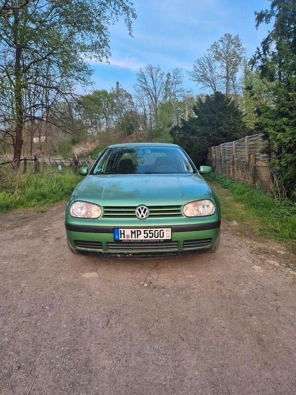 Grün Gebraucht 2001 VW Golf IV Kleinwagen | 650 € (Superpreis) - Bild 1/4